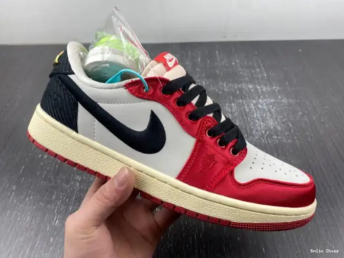 Bmlin FN0432-017 Jordan 1 OG Air Home Low Trophy x Room 0612